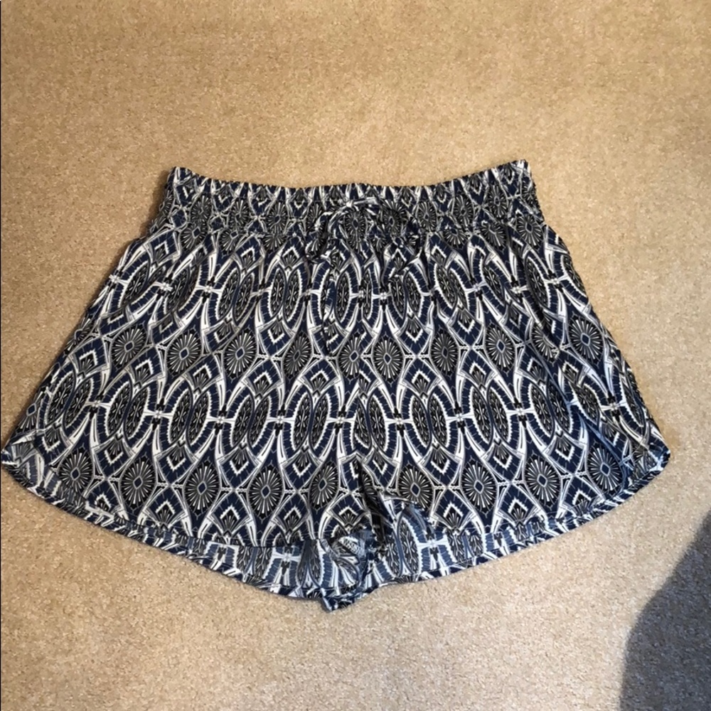 Patterned flowy shorts